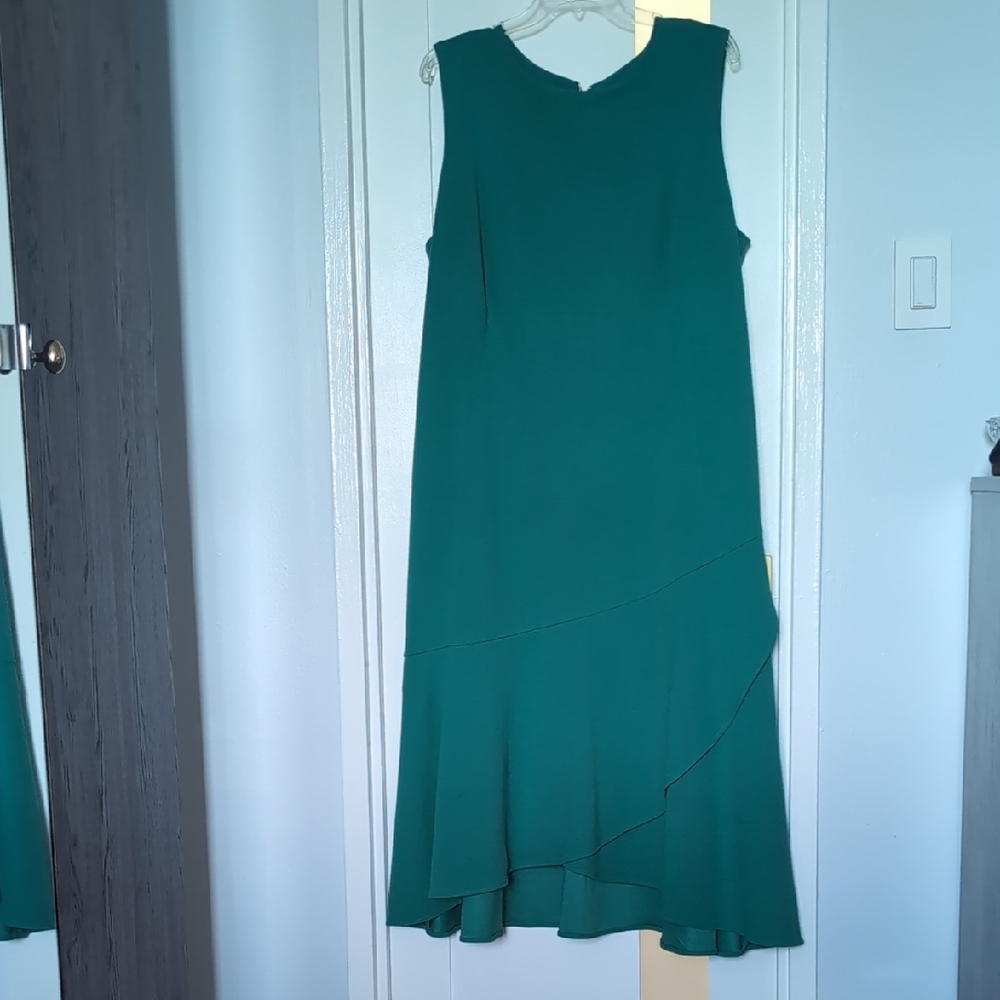Elegant Green Sleeveless Dress